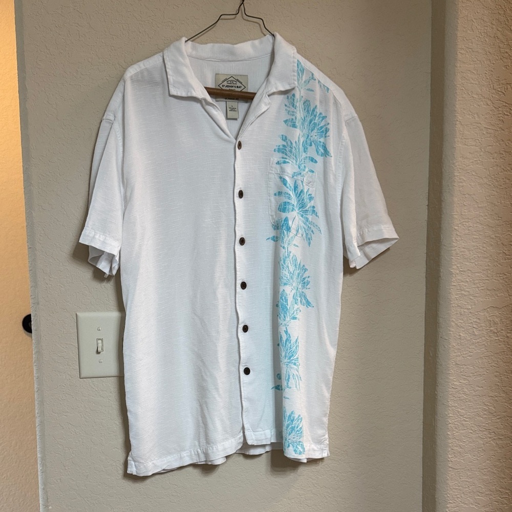 St John's Bay White Shirt with Blue Floral Accent Sz L